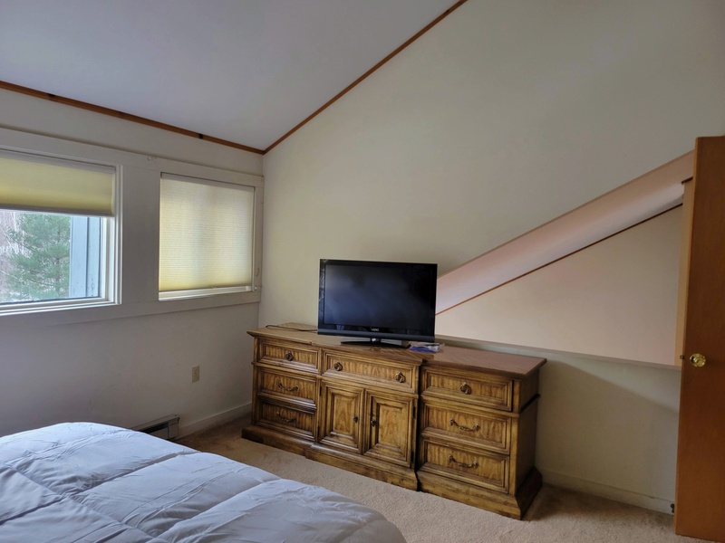 Upper bedroom with opening