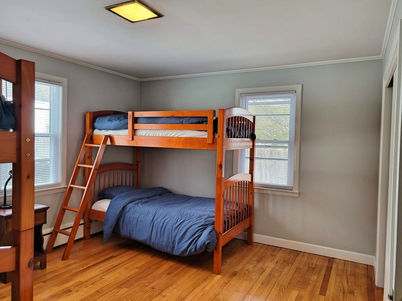 Bunk room with lots of space