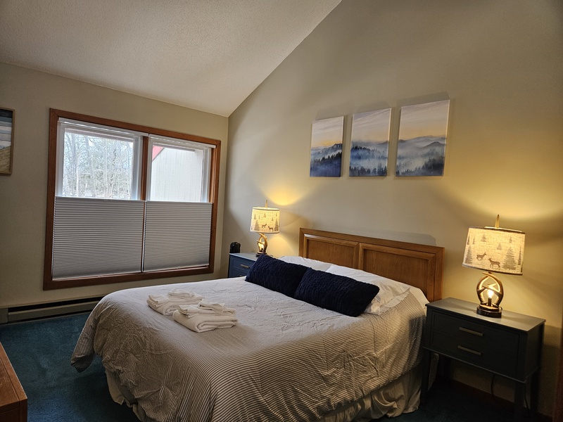 Queen room from entry