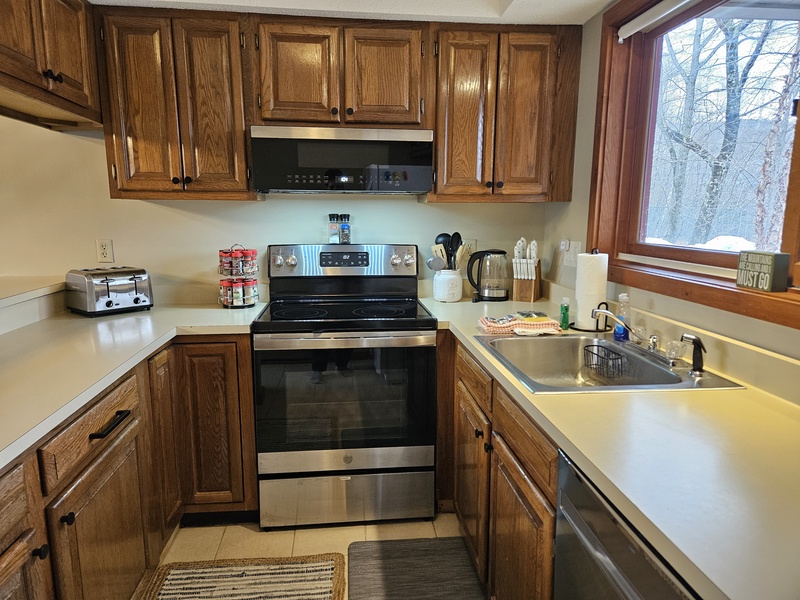 Full kitchen