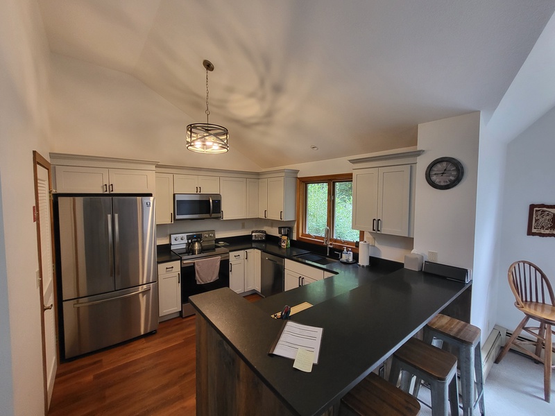 Kitchen with 3 top Breakfast Bar