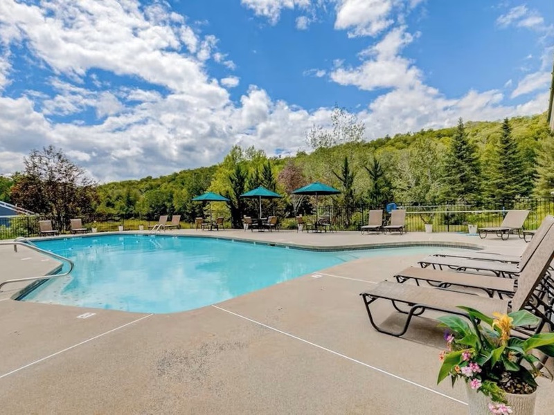 Forest Ridge Outdoor Pool Deck
