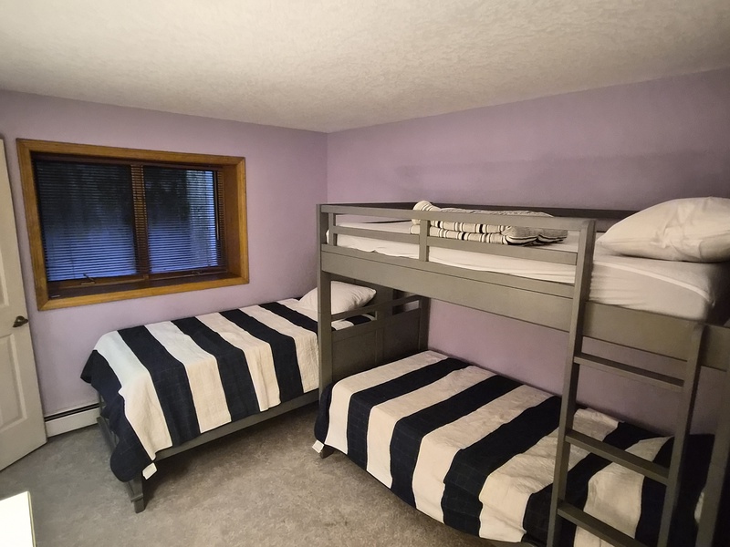 Also ffers a single Bunk Bed with a single Twin Bed.