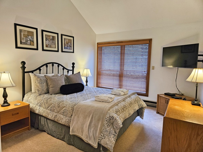 Second queen bedroom