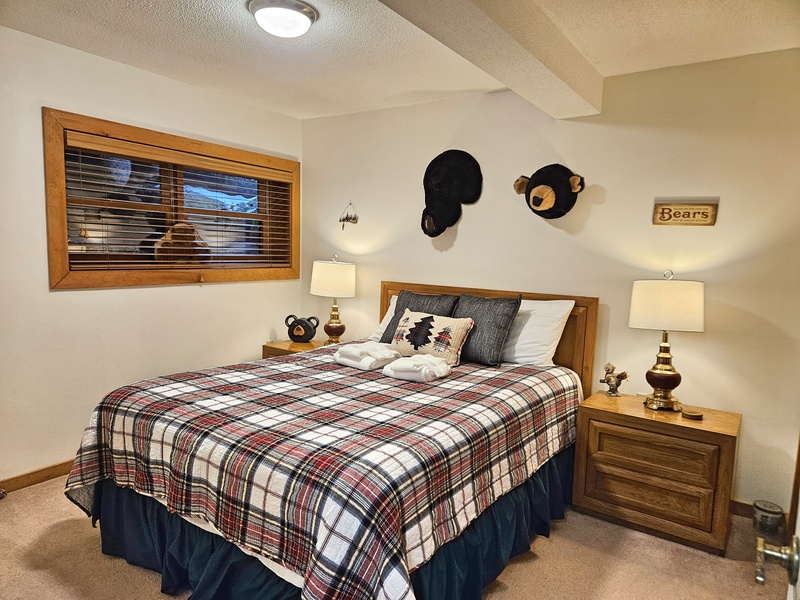 Lower queen bedroom