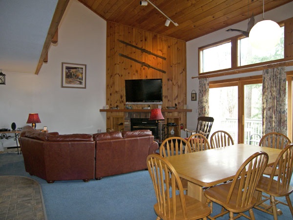 Open Concept Living/Dining Room