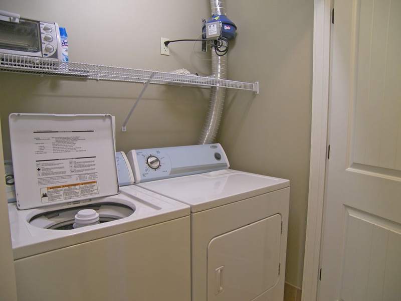 Laundry Closet with Washer/Dryer