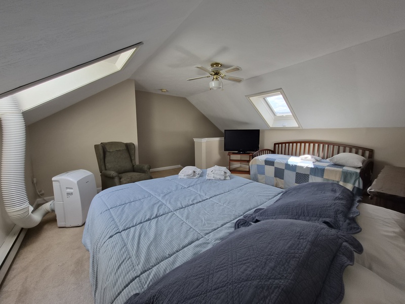 ...features an A/C Unit to keep temps nicely comfortable!