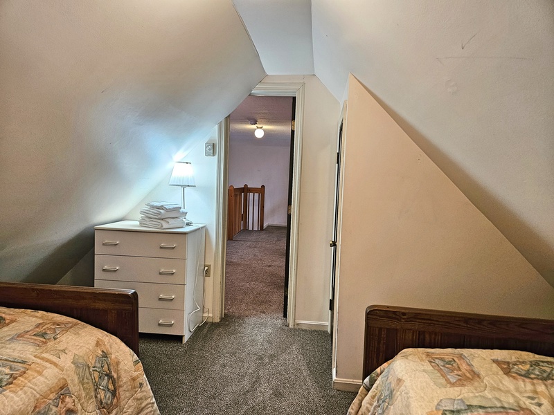Twin room back to loft area