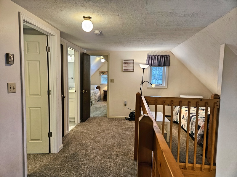 Loft with 2 bedrooms, 1 bath and a daybed