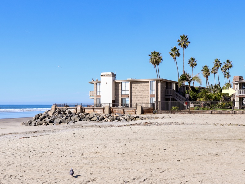 Enjoy the close proximity to the beach and ocean (arrow pointing to D14 balcony)
