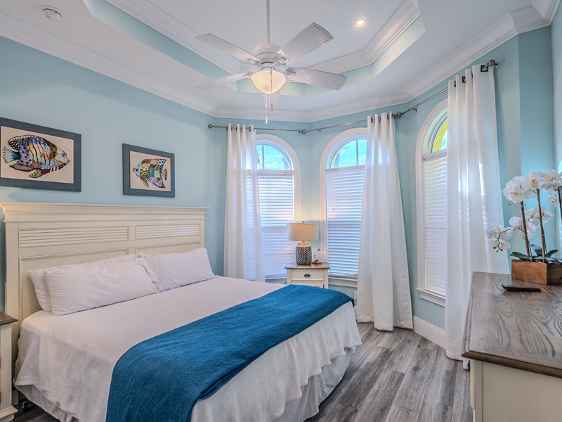 Front Bedroom / King