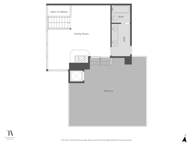 Loft with sitting area and 2 convertible bunk beds