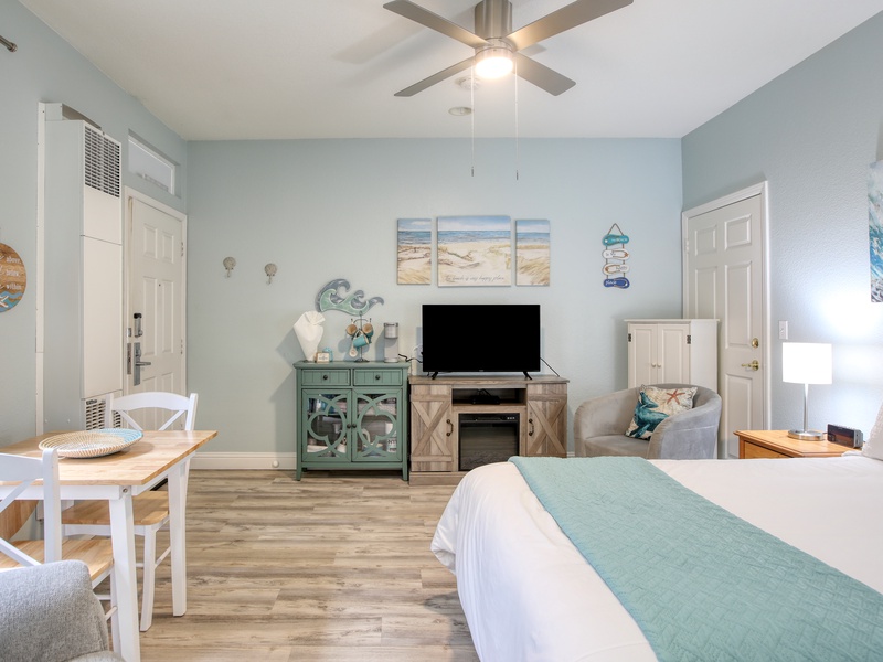 This cozy studio condo features a plush queen bed, a faux electric fireplace, Smart TV for all your favorite shows, and a bright, airy space designed for relaxing after a day in the sun. Ideal for couples or solo travelers looking for comfort by the shore.