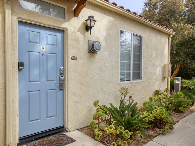 Coastal Gem, Unit 505, is a charming downstairs studio condo, ideal for a relaxing seaside getaway.