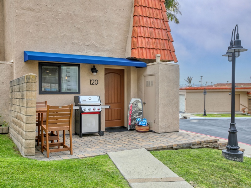 Welcome to Pismo Shores #120. Escape to this elegant corner-unit beach house in the exclusive, gated seaside community of Pismo Shores. Perfectly situated just steps from the sand, this coastal gem offers private beach access and is only a short stroll to the Pismo Pier and downtown’s charming restaurants and shops.