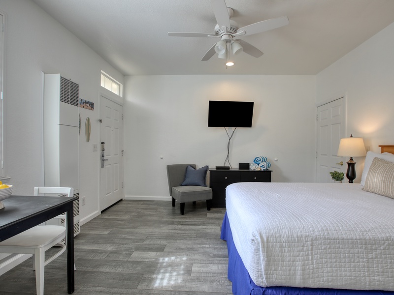 Chill, relax, repeat! Shark Shack has a queen bed, SmartTV, ceiling fan, beach towels, and a sweet little dining nook for two. Perfect beach stay!