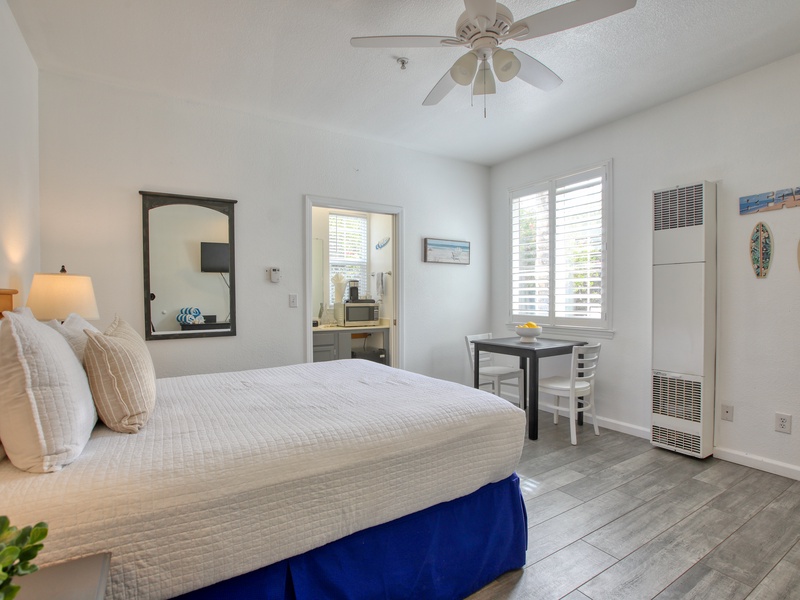 This cozy studio condo features a queen bed, a Smart TV for all your favorite shows, and a bright, airy space designed for relaxing after a day in the sun. Ideal for couples or solo travelers looking for comfort by the shore.