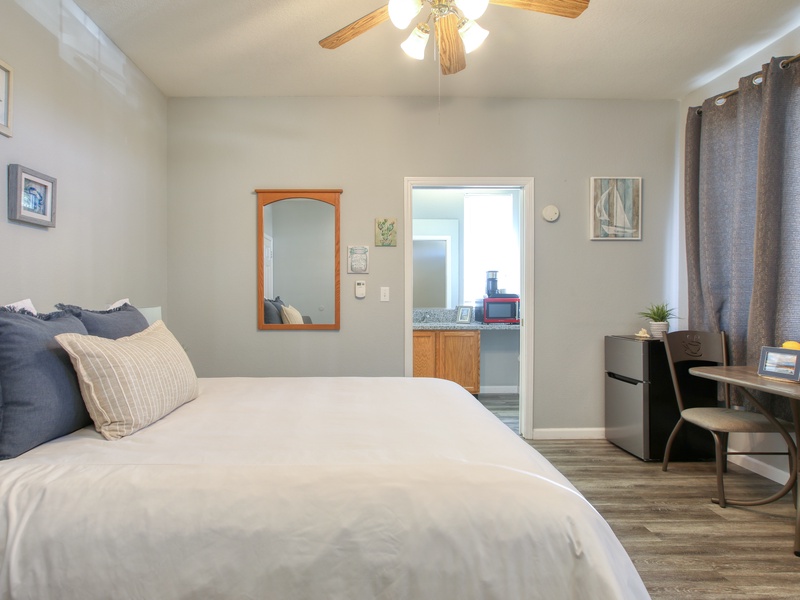 This cozy studio condo features a queen bed, a TV for all your favorite shows, and a bright, airy space designed for relaxing after a day in the sun. Ideal for couples or solo travelers looking for comfort by the shore.