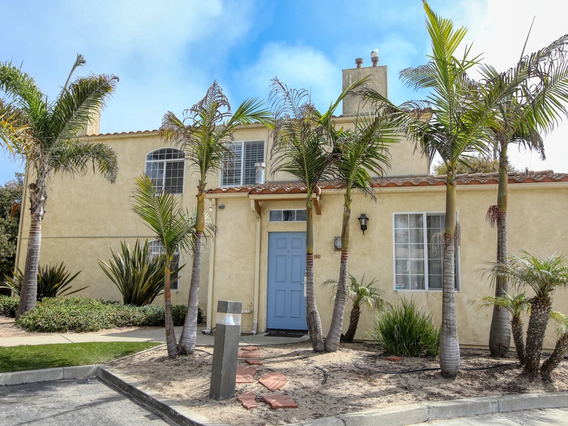 Salty Studio, Unit 603, is a cozy downstairs retreat in Building 6—easy access and perfect for a relaxed seaside stay.