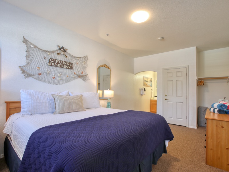 Rest easy. This king bed has you covered.