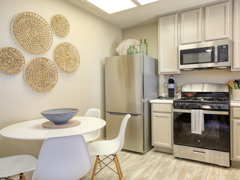 Featuring new chef-grade appliances and a fully stocked kitchen, perfect for whipping up tasty bites after a fun-filled day at the beach.