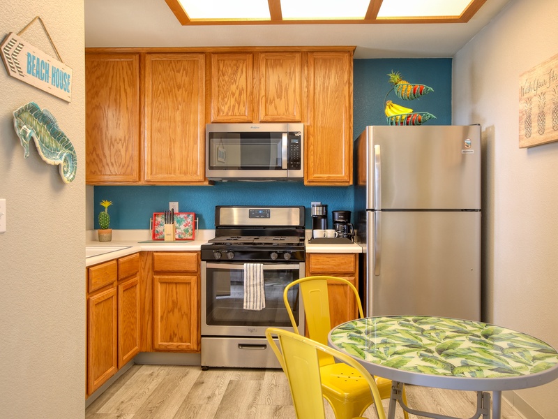 Bright, breezy, and ready for your tropical-inspired meals.