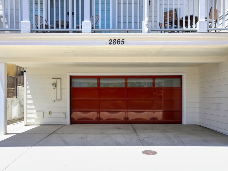 Your beach house comes with easy parking: one car can tuck into the garage, plus space for two more in the driveway carport—perfect for your crew’s seaside escape!
