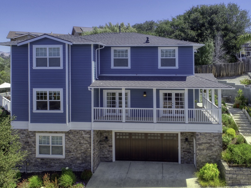 Your ideal hub for both wine country adventures and beach days. We offer ample parking with a two-car garage and driveway space. Kindly note that the main living area is upstairs, requiring entry stairs upon arrival.
