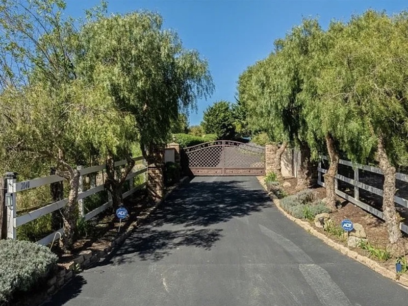 Peaceful, private, and close to beaches and wineries.