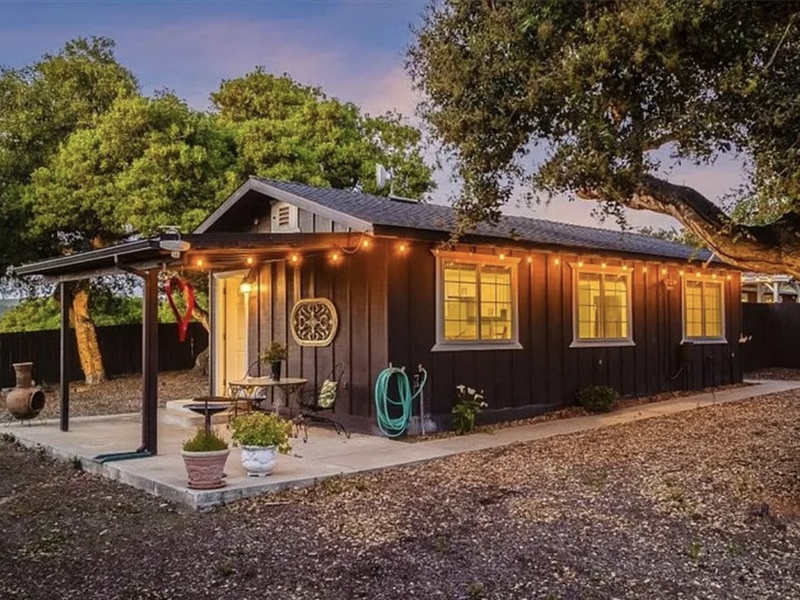 Romantic one-bedroom guest house on Sky Blue Orchard, a working avocado ranch near Arroyo Grande. 