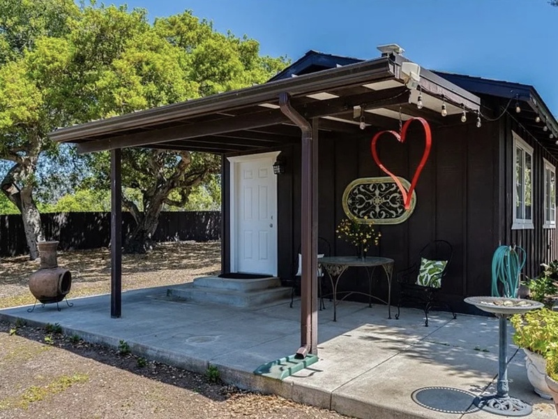 Private entrance, outdoor BBQ, full kitchen, cozy living room, one-bedroom, and tub/shower. 